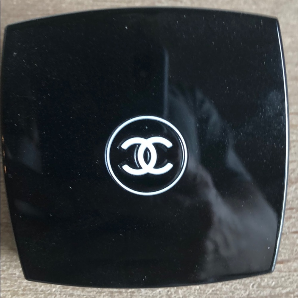 Chanel 4 pod eyeshadow never used